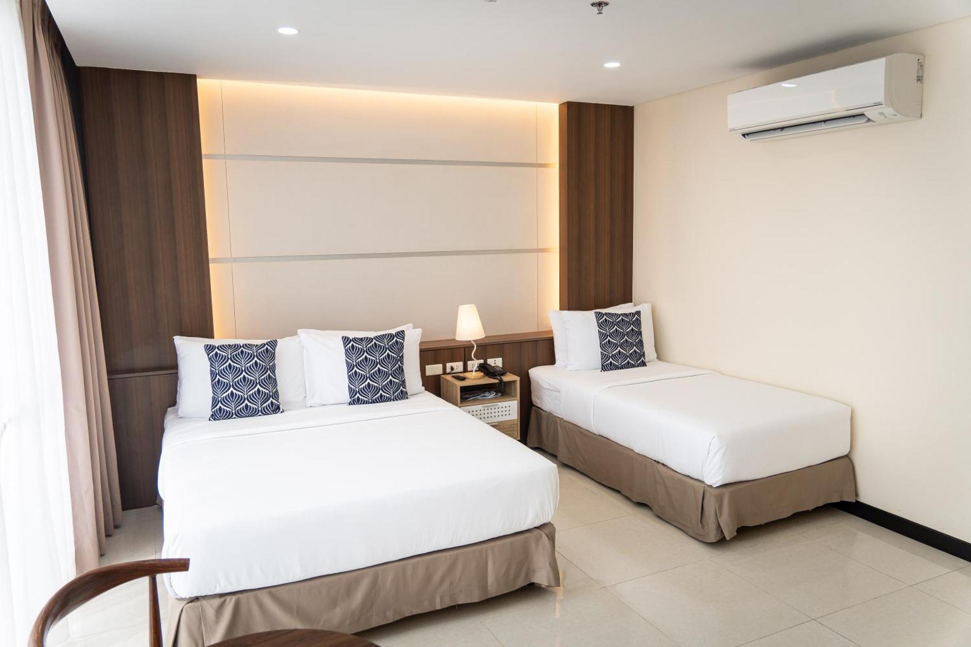 Dccco Hotel Dumaguete City Exterior photo